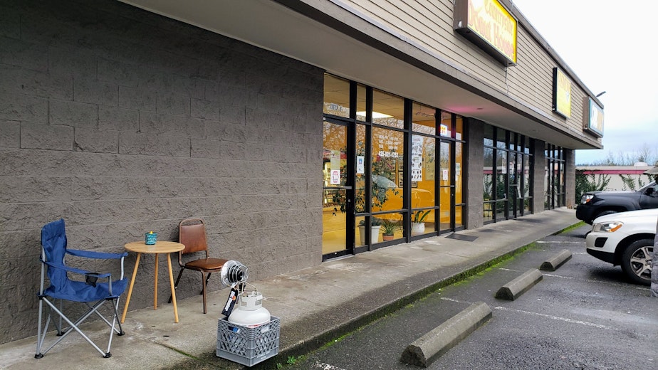 caption: Customers brought their own chairs and heater to Countryside Donut House to hang outside during the pandemic.