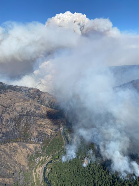 caption: Retreat Fire at Rimrock Lake west of Yakima. 