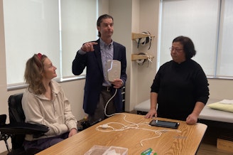 caption: Jessie Owen, left, pictured with UW Medicine professor Chet Moritz (center) and Dr. Fatma Inanici (right).